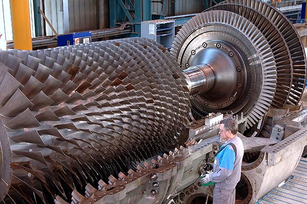 Rotor lifted, blade path exposed